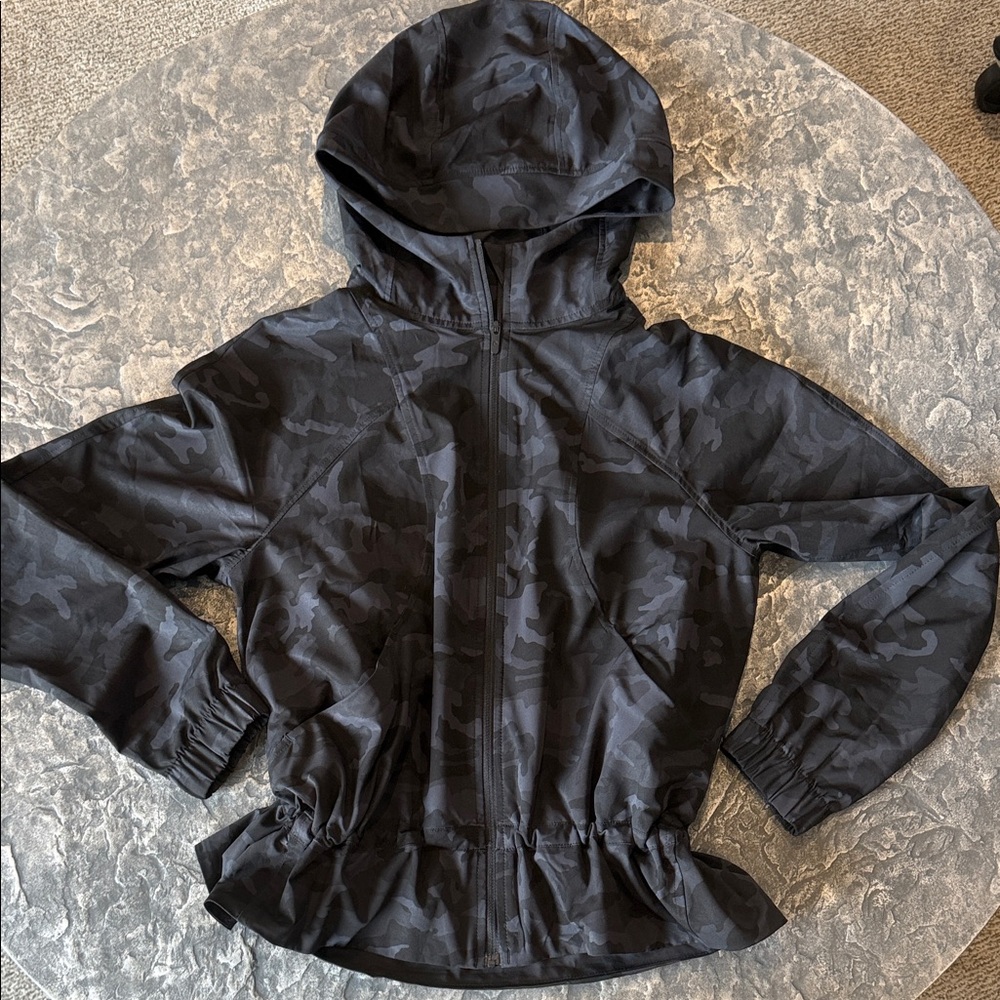 Lululemon Black Camo Jacket sz 6